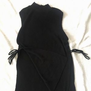 Black sleeveless side slitted turtle neck sweater